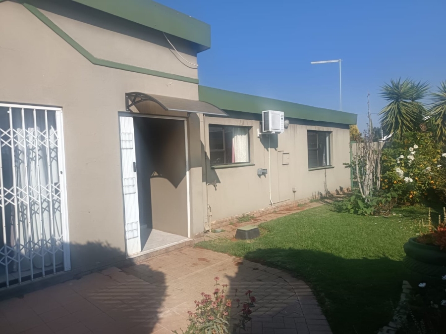 3 Bedroom Property for Sale in Rhodesdene Northern Cape